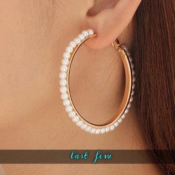 Jewelry - ⚜️[𝟯/$𝟭𝟴]⚜️Large Pearl Infinity Hoops NEW